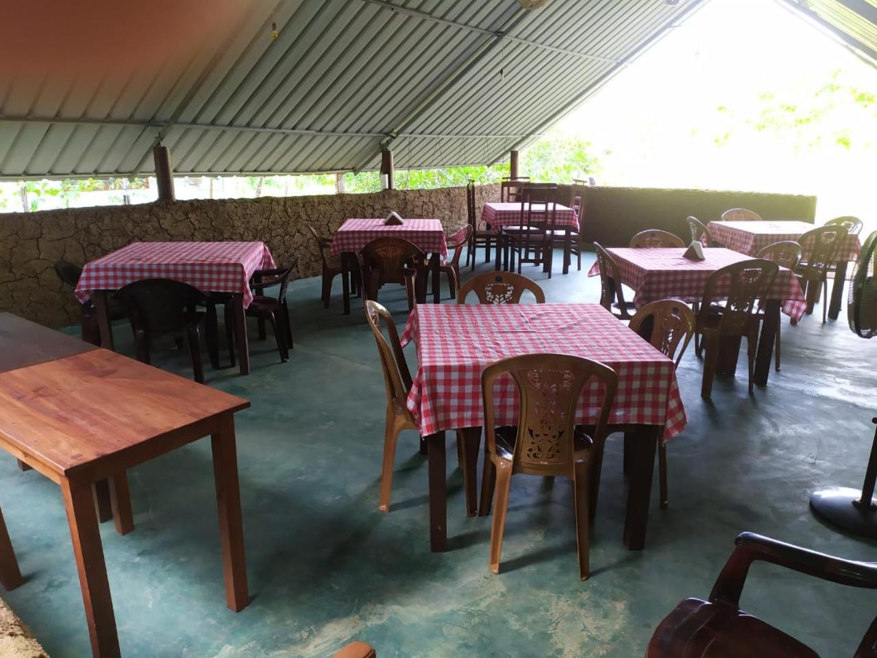 Hotel Agoura Hills Kurunegala Exterior foto